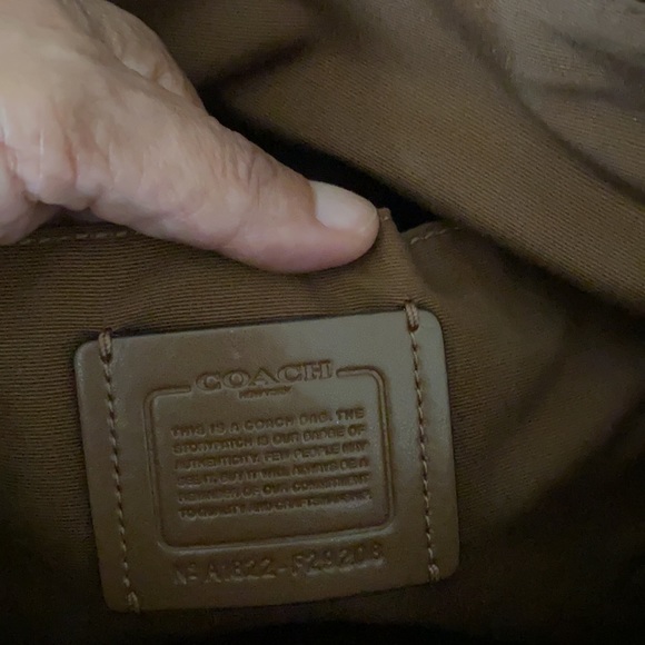 Medium sized Coach purse - Picture 3 of 4